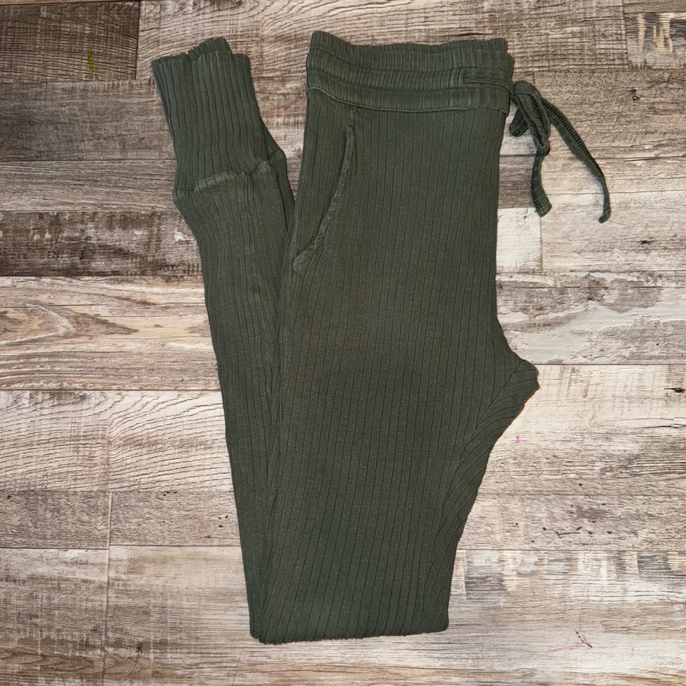 Kate Quinn wide rib jogger